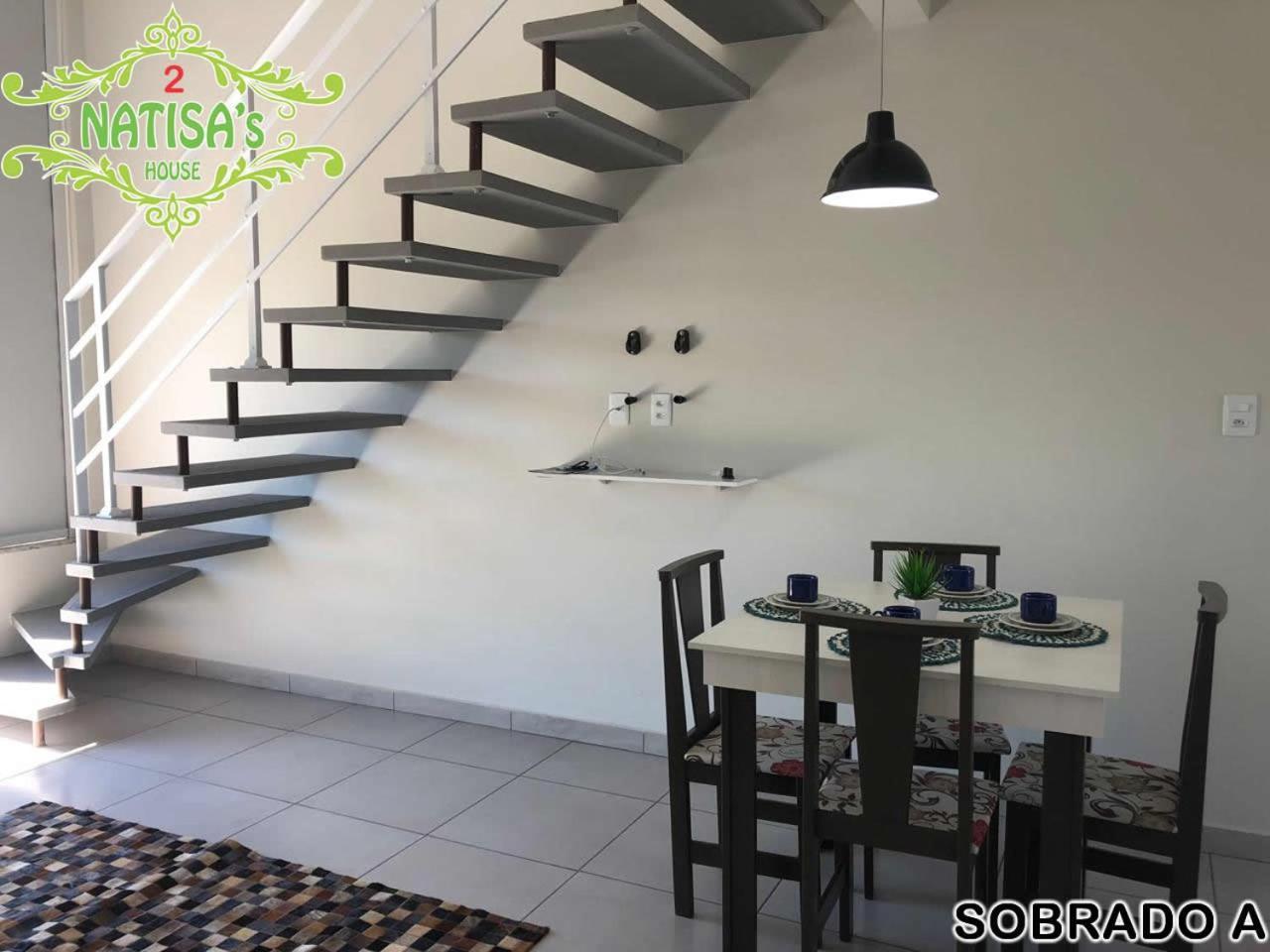 Sobrados Aconchegante Com Piscina 
